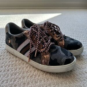 Gioseppo Aix Camouflage Sneakers Size 8.5